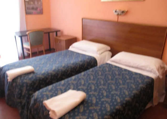 Gloria Otel *